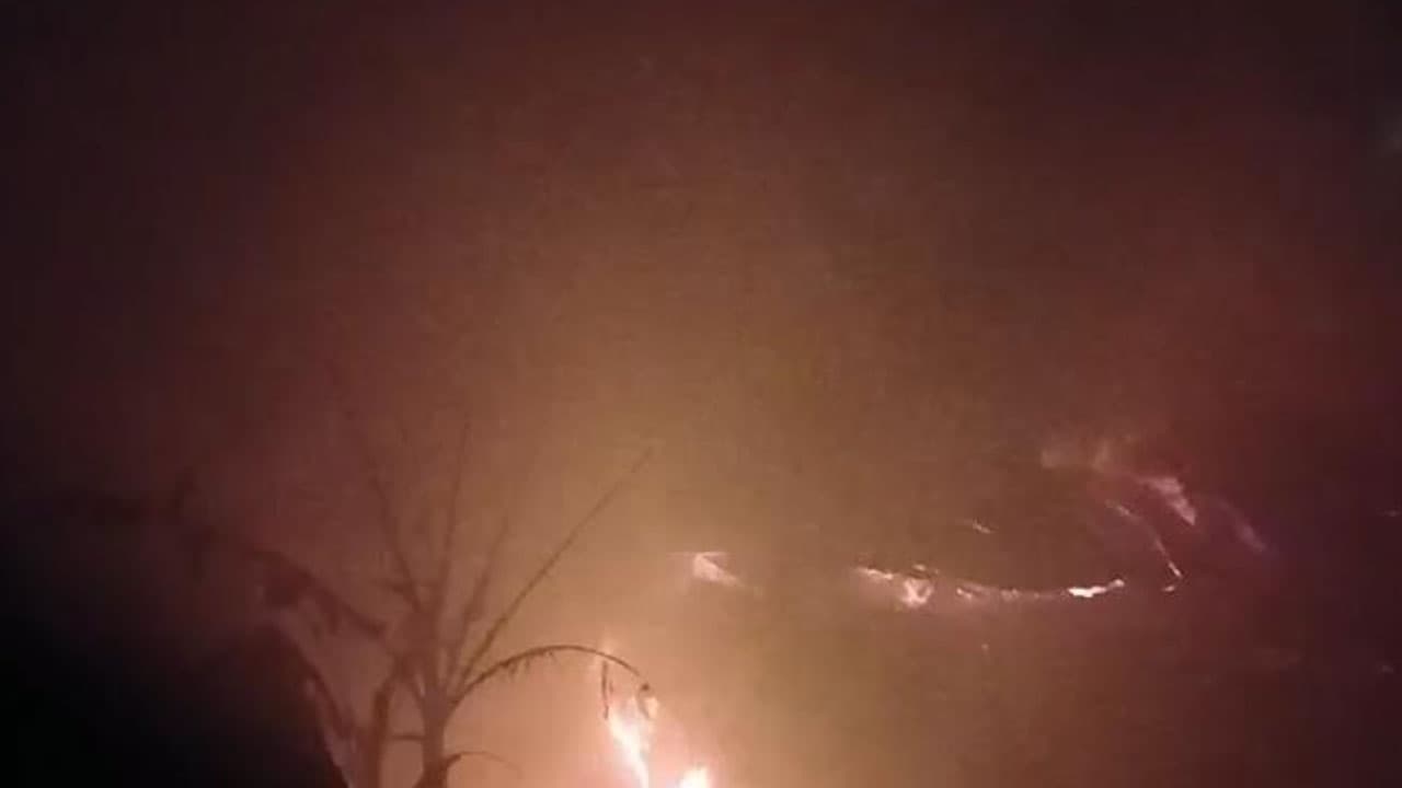 সাভারে ঝুটের গুদামে আগুন, এক ঘণ্টার চেষ্টায় নিয়ন্ত্রণে