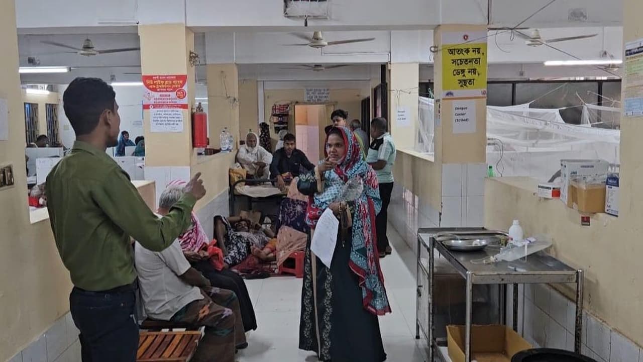 চাঁপাইনবাবগঞ্জে ডেঙ্গুর প্রকোপ বৃদ্ধি, জেলা হাসপাতালে শয্যা সংকট