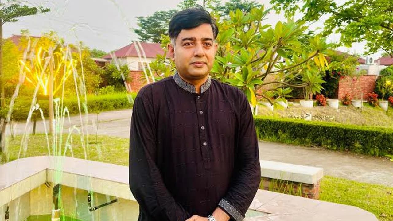 সাভারে মাদক ব্যবসায়ীর স্ত্রীর কাছ থেকে আইফোন ও লাখ লাখ টাকা ঘুষ নেওয়ার অভিযোগ এসআই-এর বিরুদ্ধে