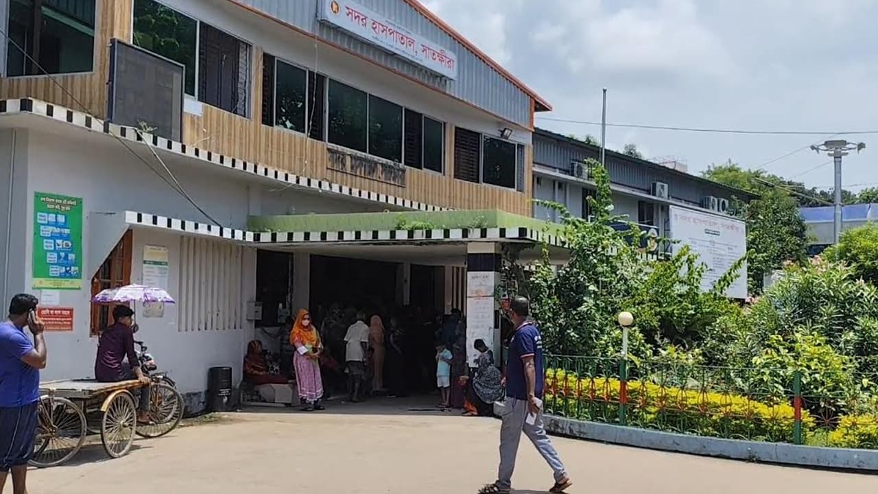 সাতক্ষীরা সদর হাসপাতালে চিকিৎসক সংকট ও প্রশাসনিক উদাসীনতা