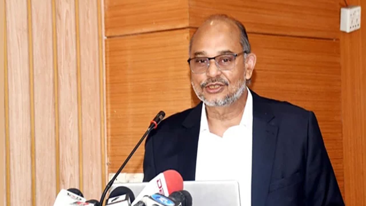 নবায়নযোগ্য জ্বালানিকে সামাজিক আন্দোলনে রূপ দেওয়ার আহ্বান অর্থ উপদেষ্টার