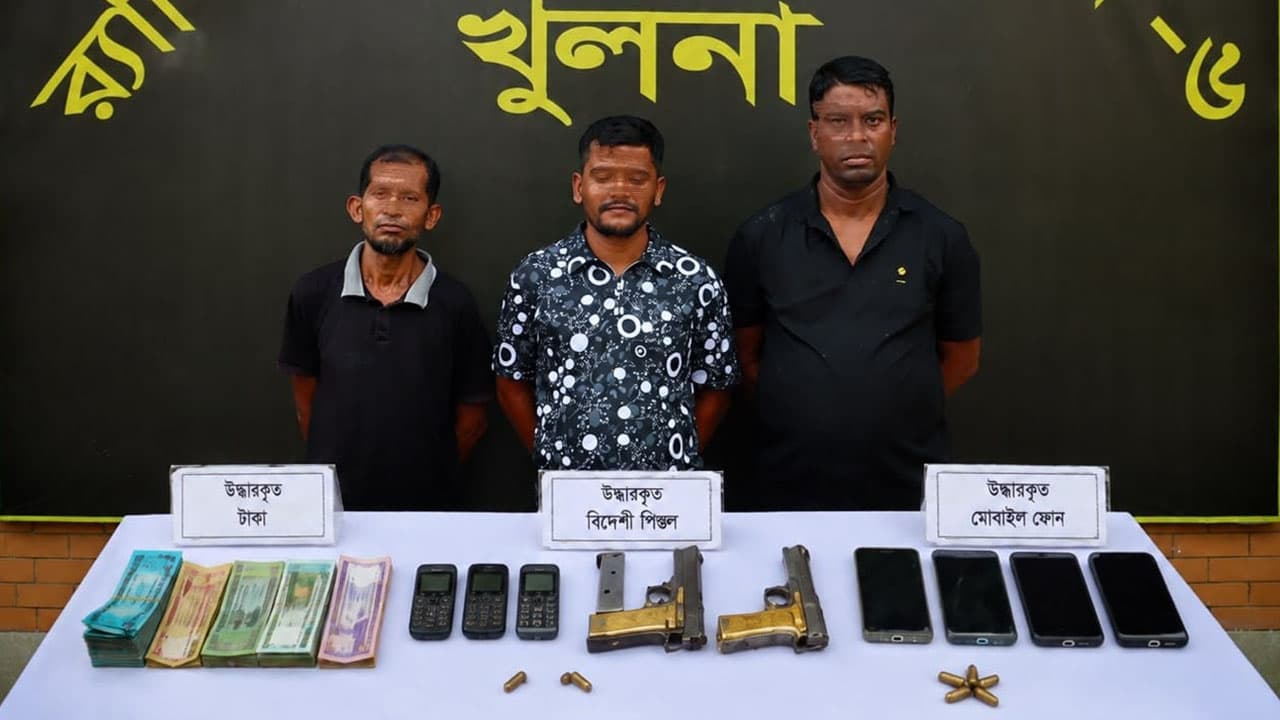খুলনায় বিদেশি পিস্তলসহ 'বি কোম্পানি'র তিন সদস্য গ্রেপ্তার