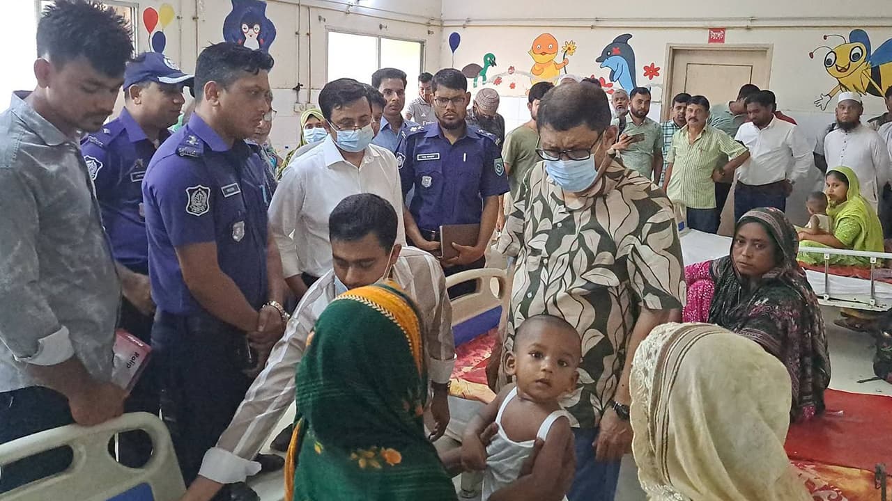 রোগীদের সরকারি ওষুধ না দেওয়ায় চিকিৎসককে জরিমানা করলেন স্বাস্থ্যমন্ত্রী
