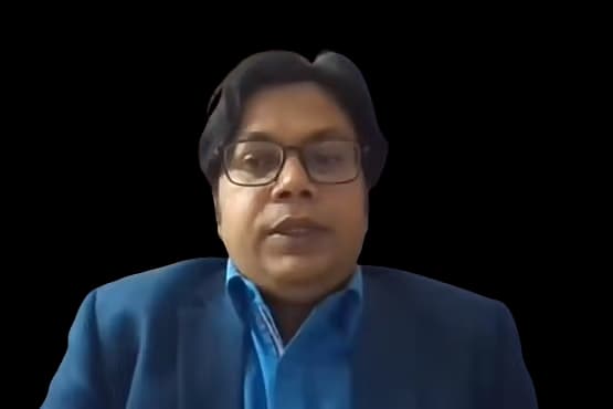 কর্মক্ষেত্রে ব্যস্ত থাকায় বাবা-মায়েরা সন্তানকে সময় কম দেন