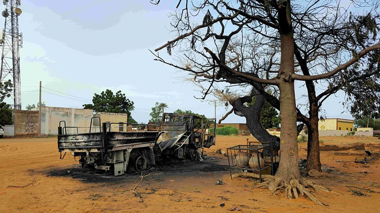 সুদানে আদালতের চত্বরে বিমান হামলা, নিহত ৩৫