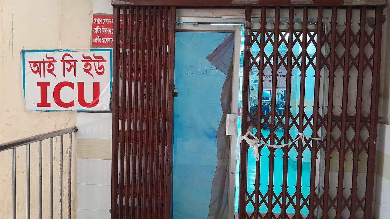 সংকট ও অব্যবস্থাপনায় ধুঁকছে কুমেকের আইসিইউ