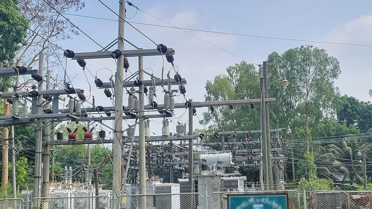 চাঁপাইনবাবগঞ্জে বিদ্যুৎ সংকট: ১২ ঘণ্টা বিদ্যুৎ নেই