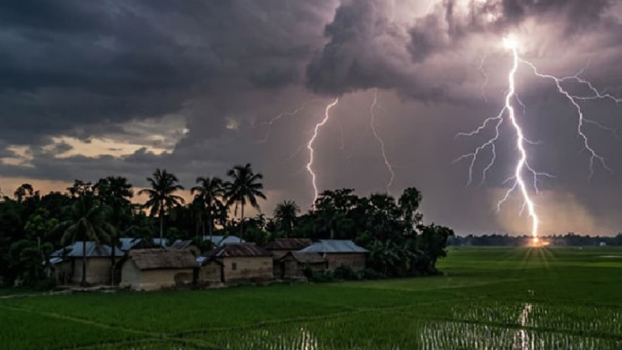 দিনাজপুরে বজ্রপাতে কৃষি শ্রমিকের মৃত্যু