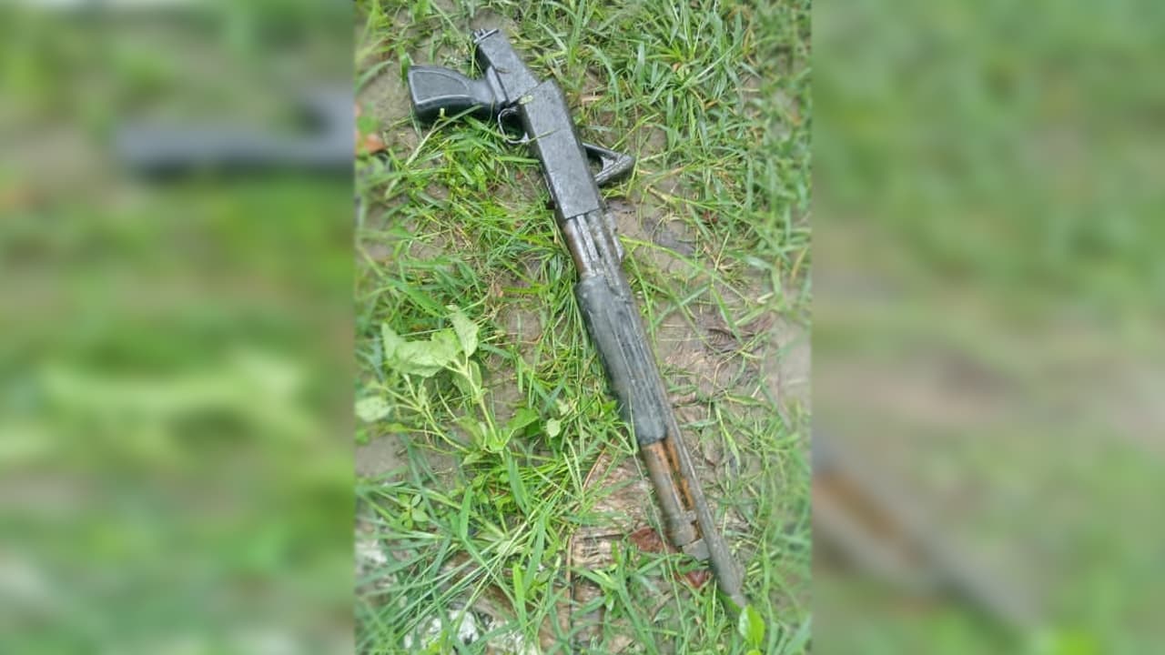 আড়াইহাজারে জেলেদের জালে পুলিশের লুট হওয়া শটগান উদ্ধার