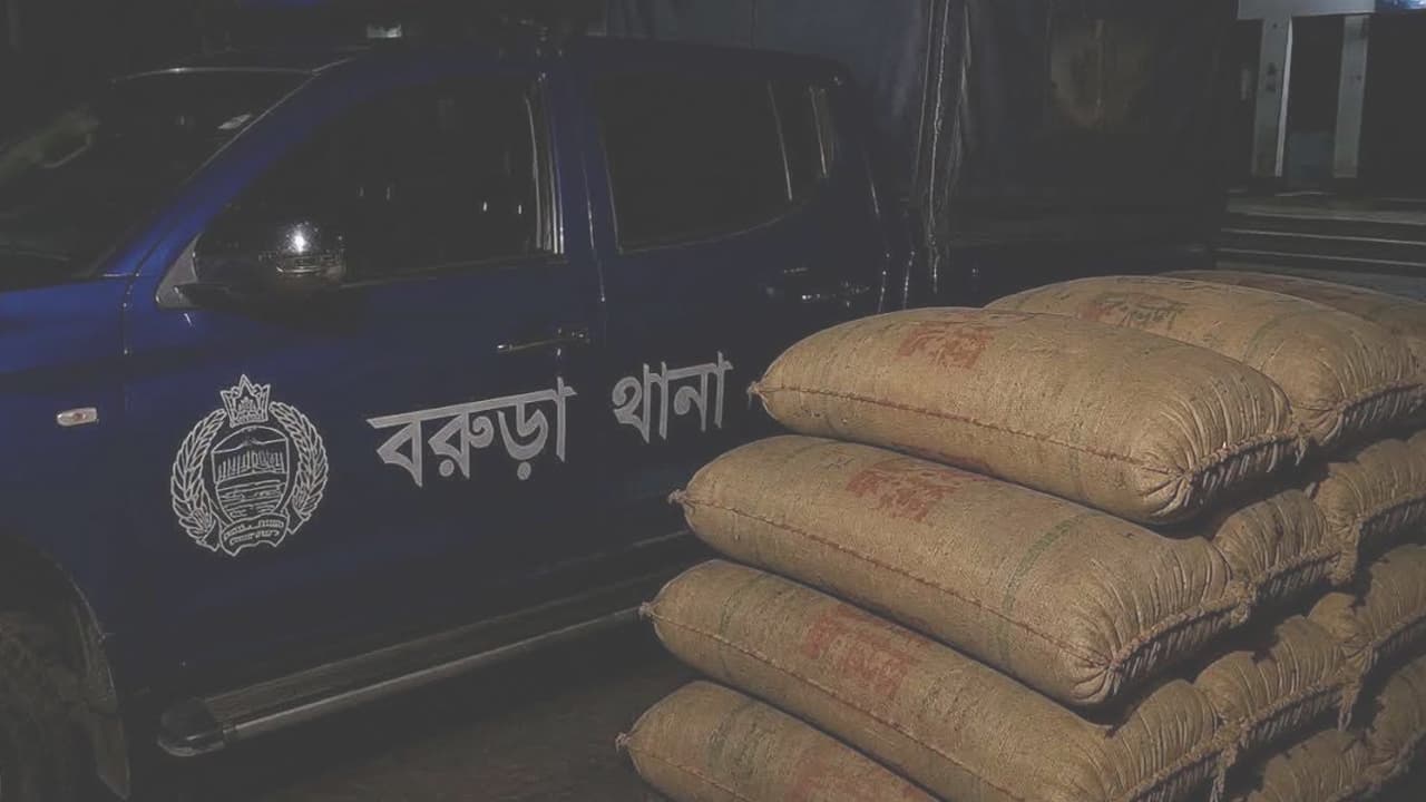 বরুড়ায় পুলিশের অভিযানে ১৭ বস্তা ফেনসিডিল উদ্ধার