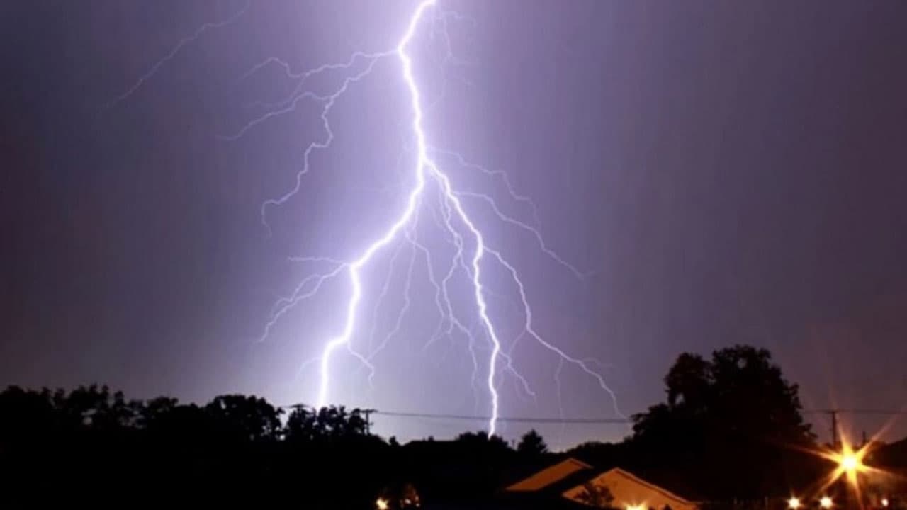 শ্যামনগরে বজ্রপাতে গৃহবধূর মৃত্যু