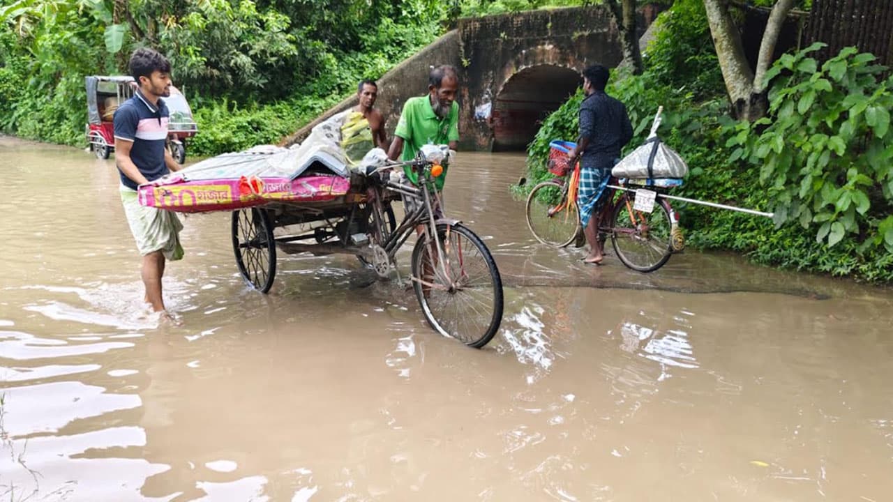 কুষ্টিয়ায় রেল টানেল সড়কে জলাবদ্ধতা, দুর্ভোগে এক লাখ মানুষ