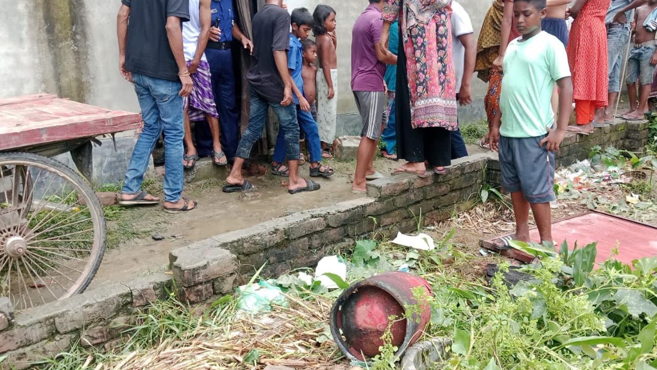 মাগুরায় পারিবারিক কলহের জেরে গ্যাস সিলিন্ডারে আগুন দিয়ে আত্মহত্যা