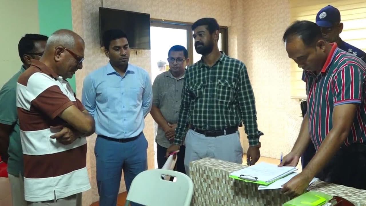 নওগাঁয় চালের মজুত ও অনিয়মে দুই রাইসমিলকে ৩৫ হাজার টাকা জরিমানা