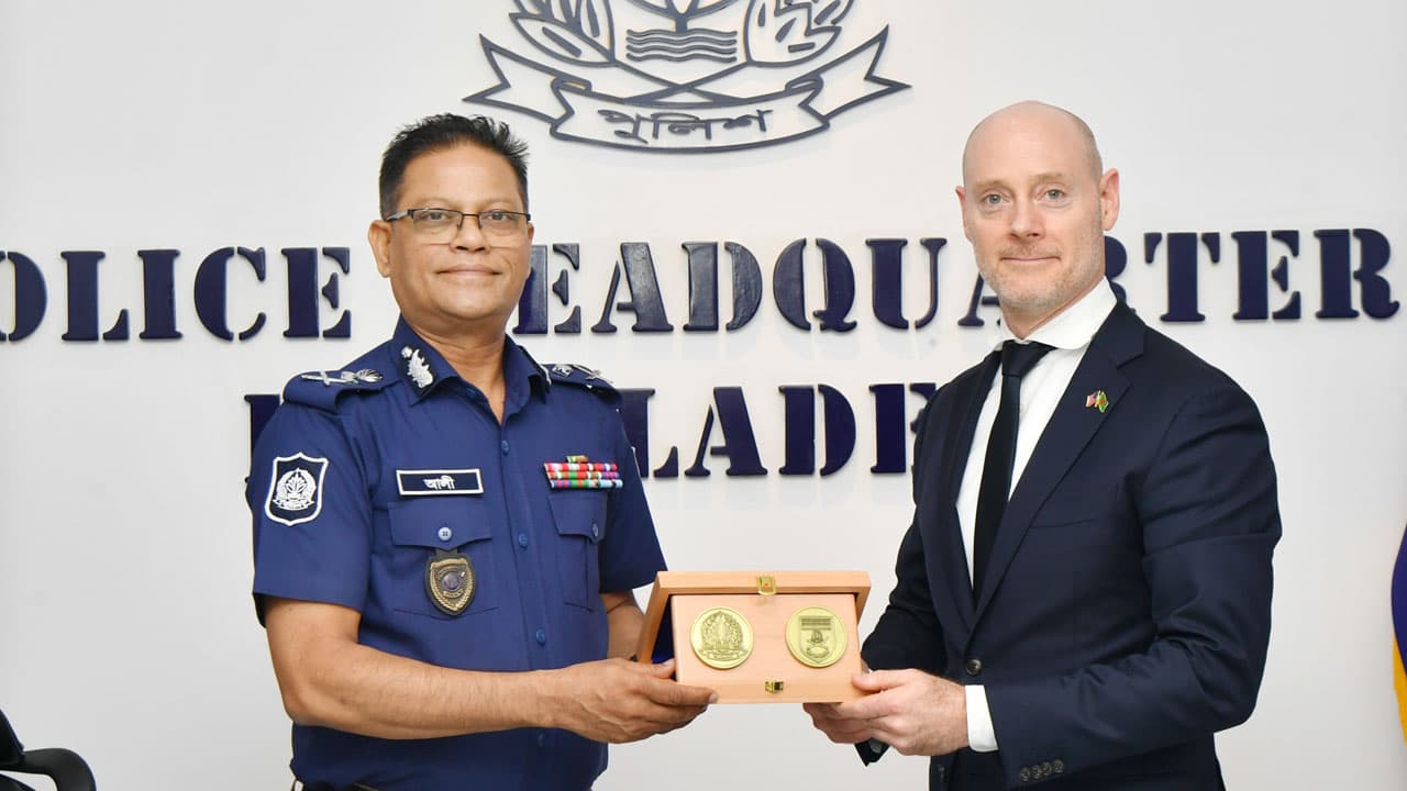 আইজিপির সঙ্গে এফবিআই প্রতিনিধিদলের সৌজন্য সাক্ষাৎ
