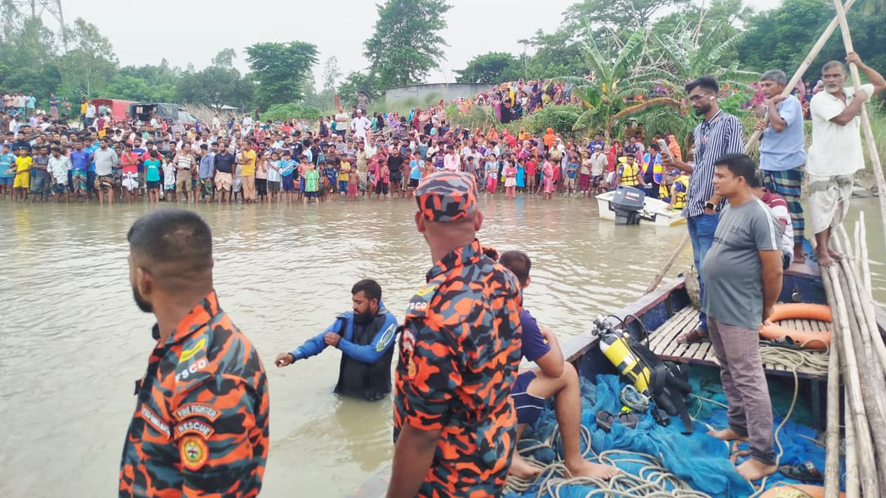 পাবনায় যমুনা নদীতে গোসলে নেমে নিখোঁজ দুই স্কুলছাত্র