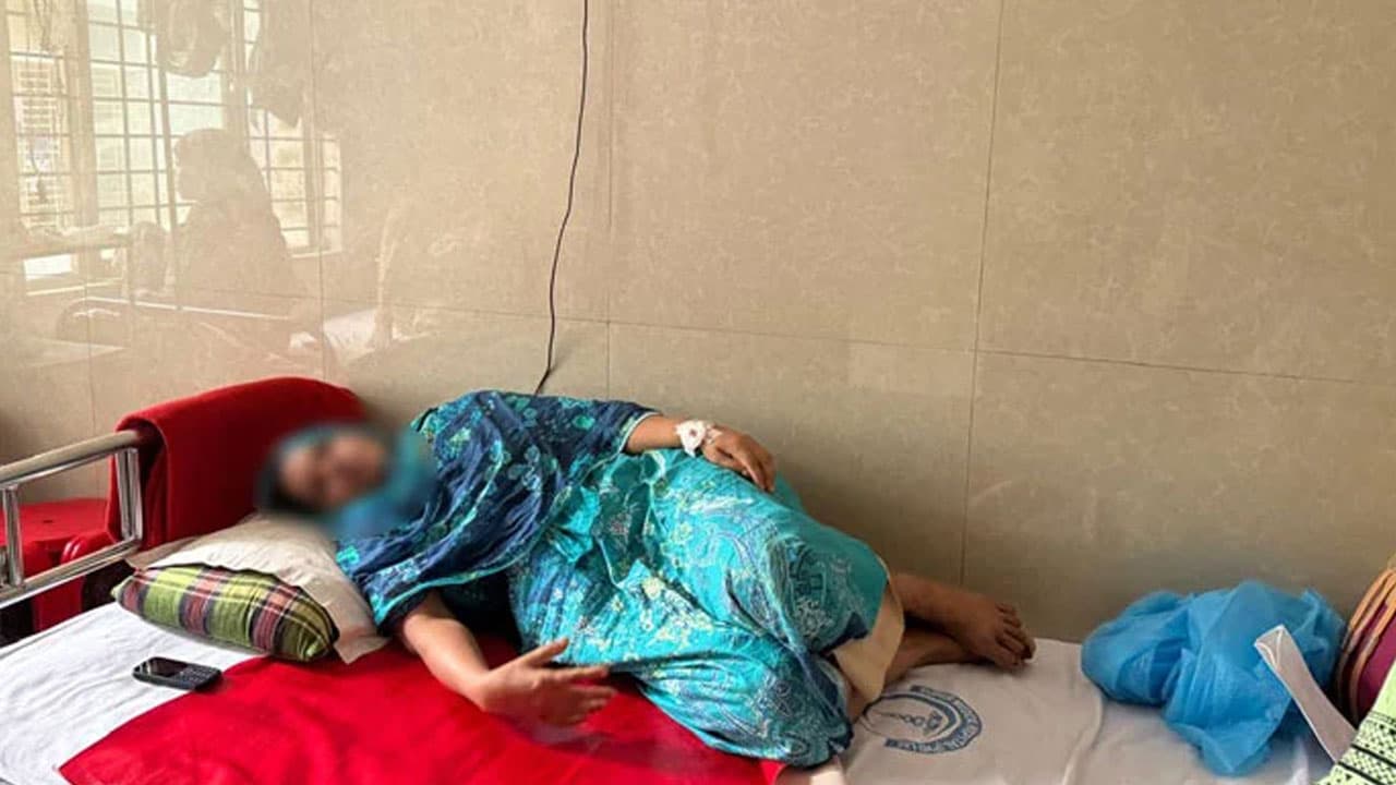 সাভারে তীব্র যানজটে সড়কে সন্তান প্রসব নারীর