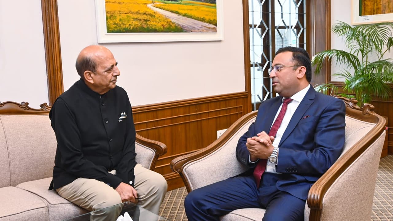 ভারতের ভূখণ্ড থেকে শেখ হাসিনাসহ নিষিদ্ধ সংগঠনের রাজনৈতিক বক্তব্য বন্ধে দিল্লির সহযোগিতা চায় বাংলাদেশ
