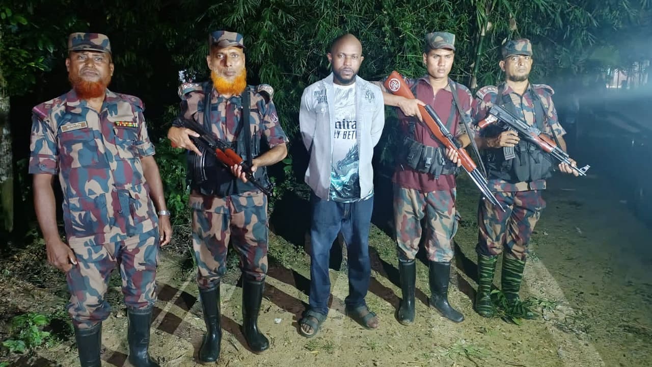 ফেনী সীমান্তে অবৈধভাবে ভারতে যাওয়ার পথে নাইজেরিয়ান নাগরিক আটক