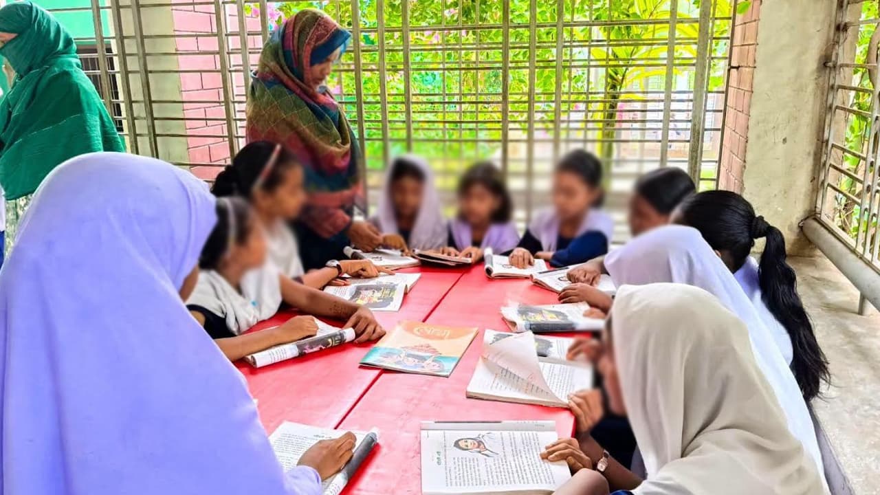 চাঁপাইনবাবগঞ্জ/বাংলা পড়ায় পিছিয়ে ৯৮ শতাংশ স্কুল, চরম ঝুঁকিতে ১০৫ প্রতিষ্ঠান