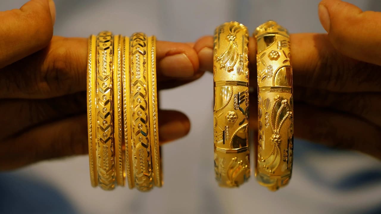 বাজুসের নির্ধারিত দামেই বিক্রি হচ্ছে স্বর্ণ