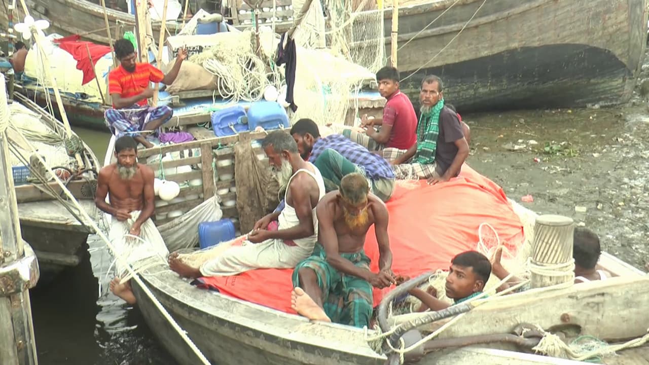 প্রতিকূল আবহাওয়ায় দিশেহারা ভোলার লক্ষাধিক জেলে, বাড়ছে ঋণের বোঝা