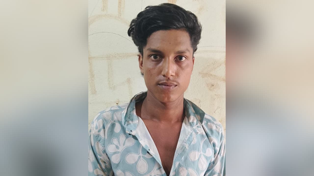 শ্রীপুরে পিস্তল দেখিয়ে স্ত্রীকে ভয় দেখানো ও যৌতুক দাবি, গ্রেপ্তার যুবক