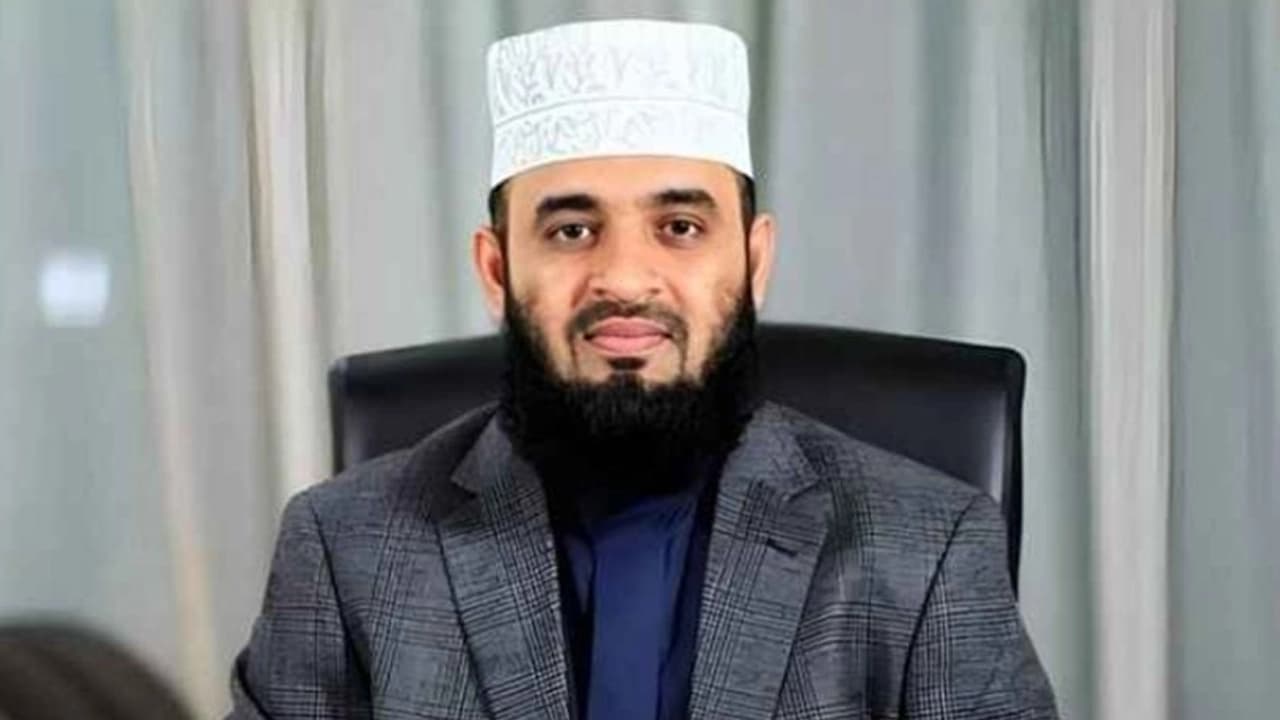 এবার বিদ্যুৎ বিল বাড়ার অভিযোগ করলেন আজহারি