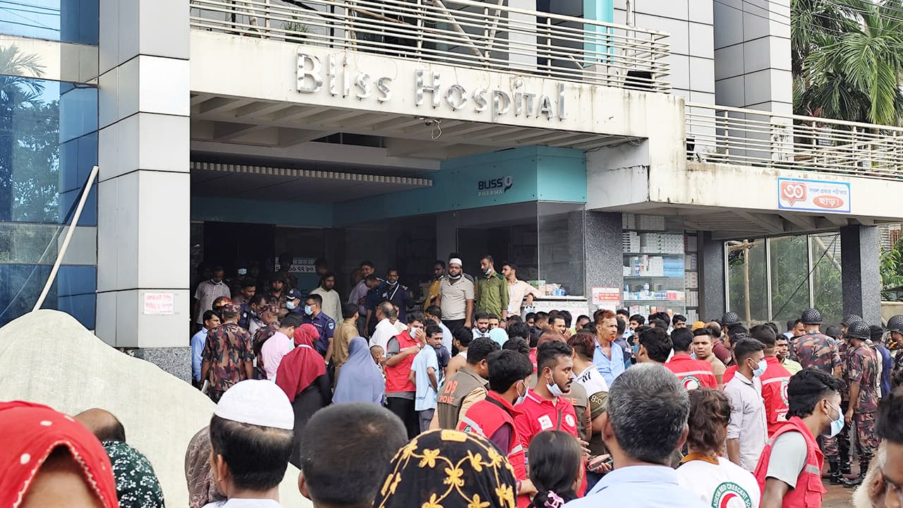 সাতক্ষীরার ব্লিস হাসপাতালে ভয়াবহ অগ্নিকাণ্ড