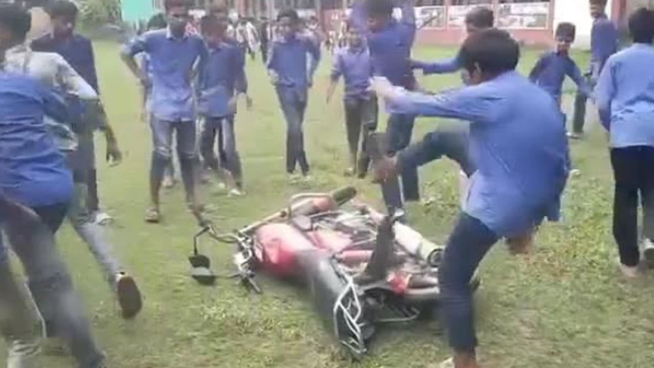 নওগাঁয় প্রধান শিক্ষককে অবরুদ্ধ, মোটরসাইকেলে আগুন
