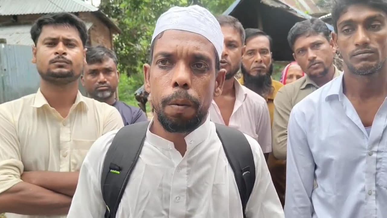 হেঁটে মক্কায় হজ করতে নাটোরের দুলালের যাত্রা শুরু
