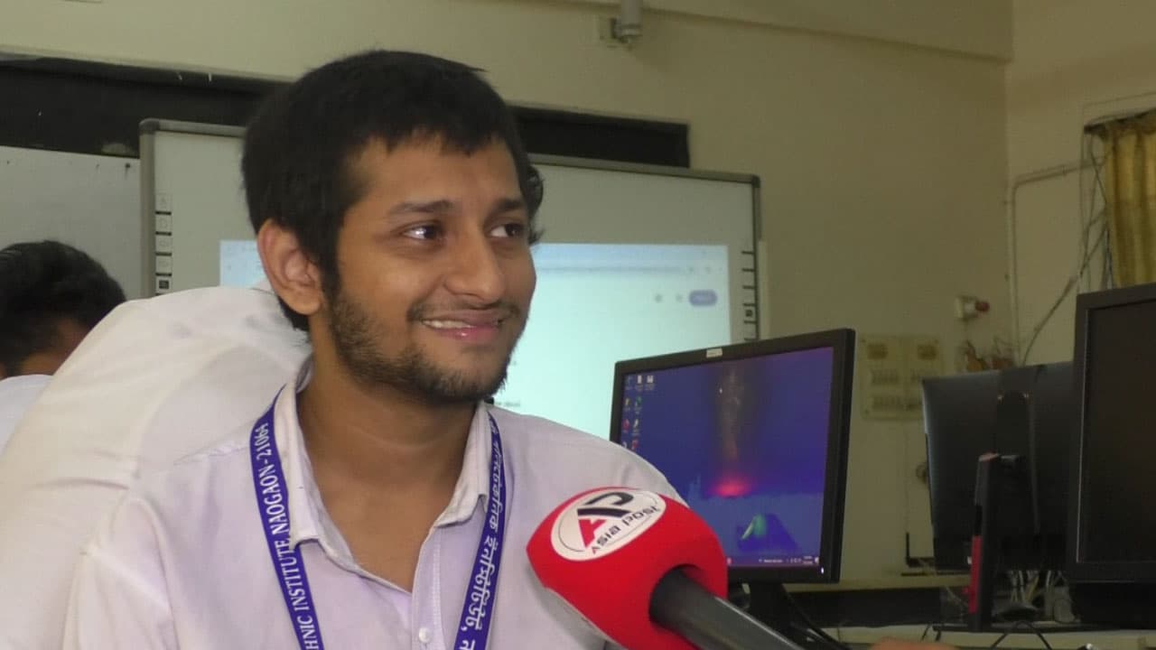 শারীরিক সীমাবদ্ধতা জয় করে প্রোগ্রামিংয়ে দক্ষ হয়ে উঠছেন সিনহা