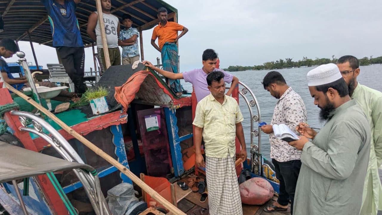 টাঙ্গুয়ার হাওরে নিষিদ্ধ এলাকায় প্রবেশের দায়ে ৬ হাউসবোটের জরিমানা
