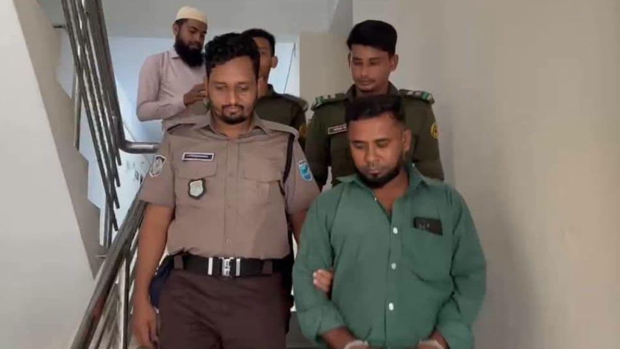 ফরিদপুরে এনআইডি করে দেওয়ার নামে প্রতারণা, দালাল আটক