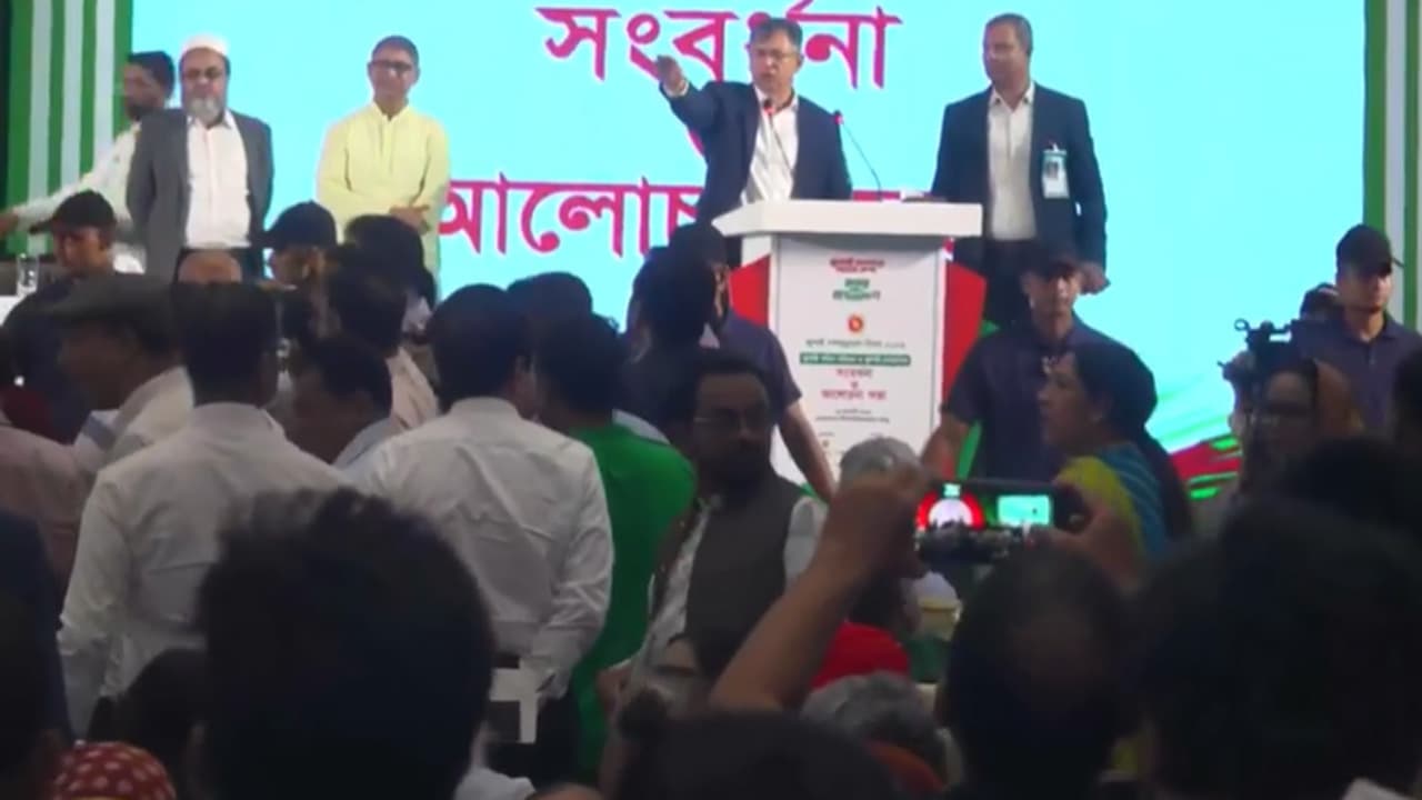 রাষ্ট্রপতির উপস্থিতিতেই জুলাই শহীদদের ডকুমেন্টারি নিয়ে হট্টগোল