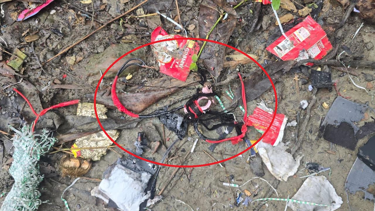 বাকেরগঞ্জে রহস্যজনক বিস্ফোরণ: হাতে তৈরি বোমার ব্যবহার, বিস্ফোরক দ্রব্য আইনে মামলা