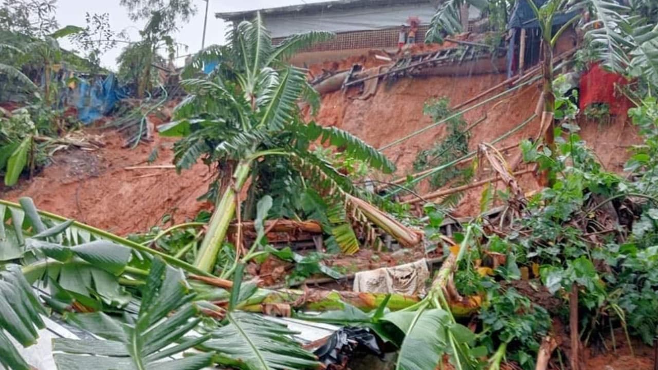 উখিয়ায় পাহাড়ধসে রোহিঙ্গা শিশুর মৃত্যু