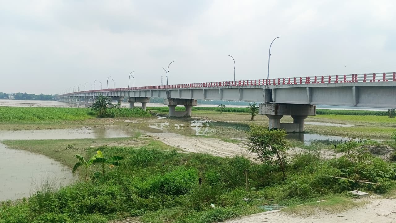 ১২৪ কোটির দ্বিতীয় তিস্তা সেতুতে চলে না ভারী যানবাহন