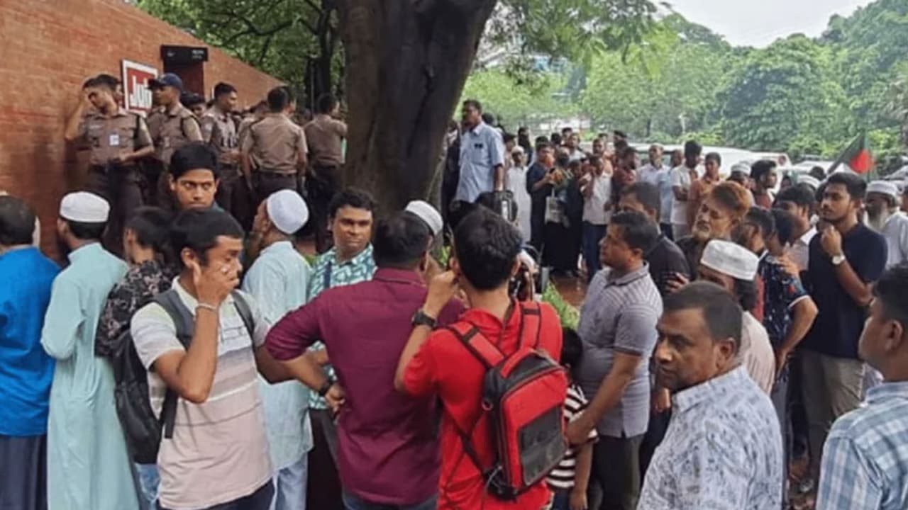 প্রথম দিনেই জুলাই স্মৃতি জাদুঘরে উপচে পড়া ভিড়, শেষ হয়ে গেল সব টিকিট
