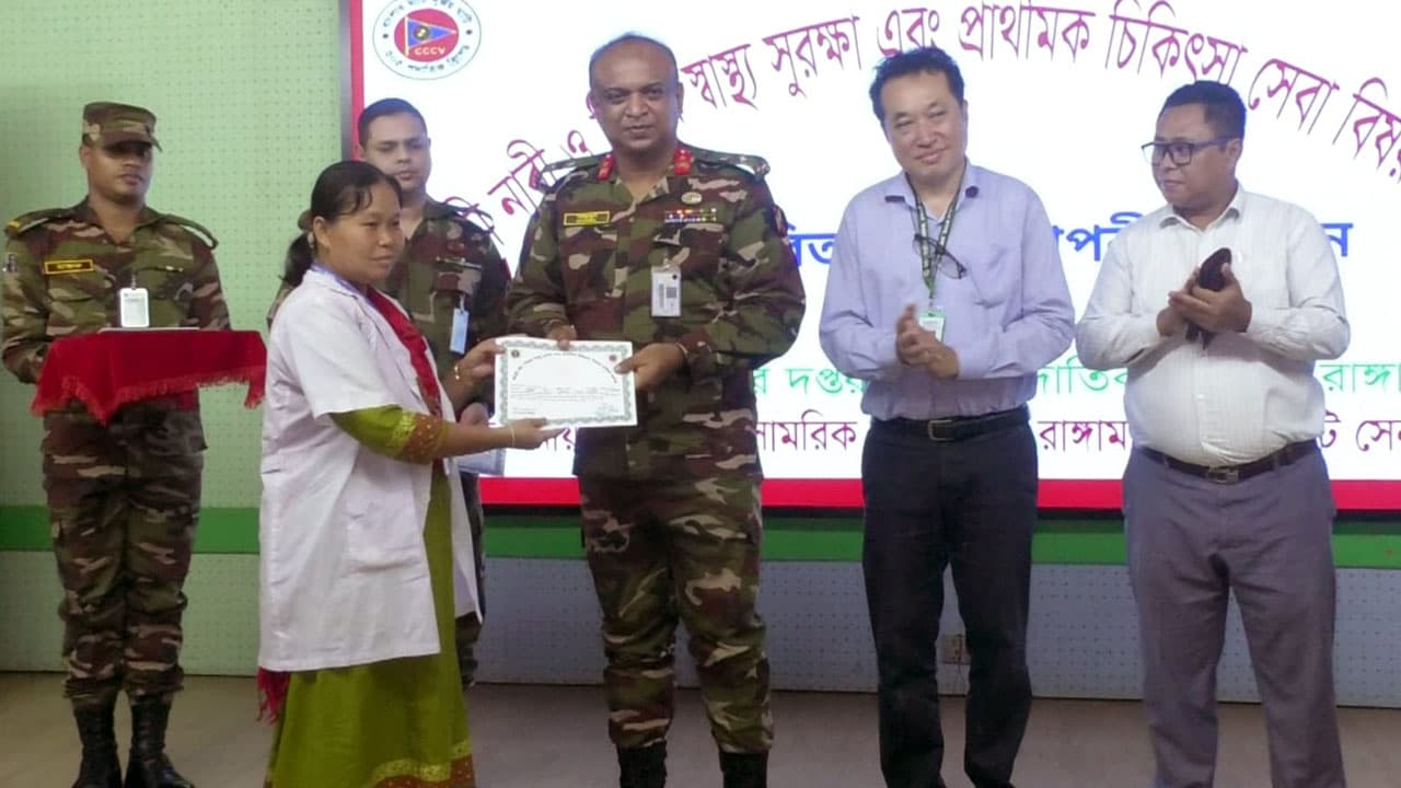 পাহাড়ে মা ও শিশুর স্বাস্থ্য সুরক্ষায় সেনাবাহিনীর বিশেষ প্রশিক্ষণ