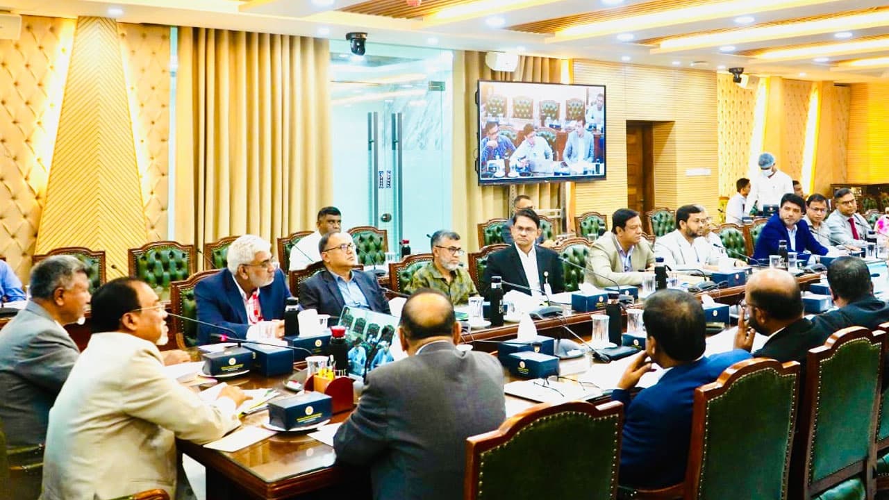 বিএনপির নির্বাচনি ইশতেহার বাস্তবায়নে দ্রুত পদক্ষেপ নিতে নির্দেশ দিলেন জনপ্রশাসন উপদেষ্টা