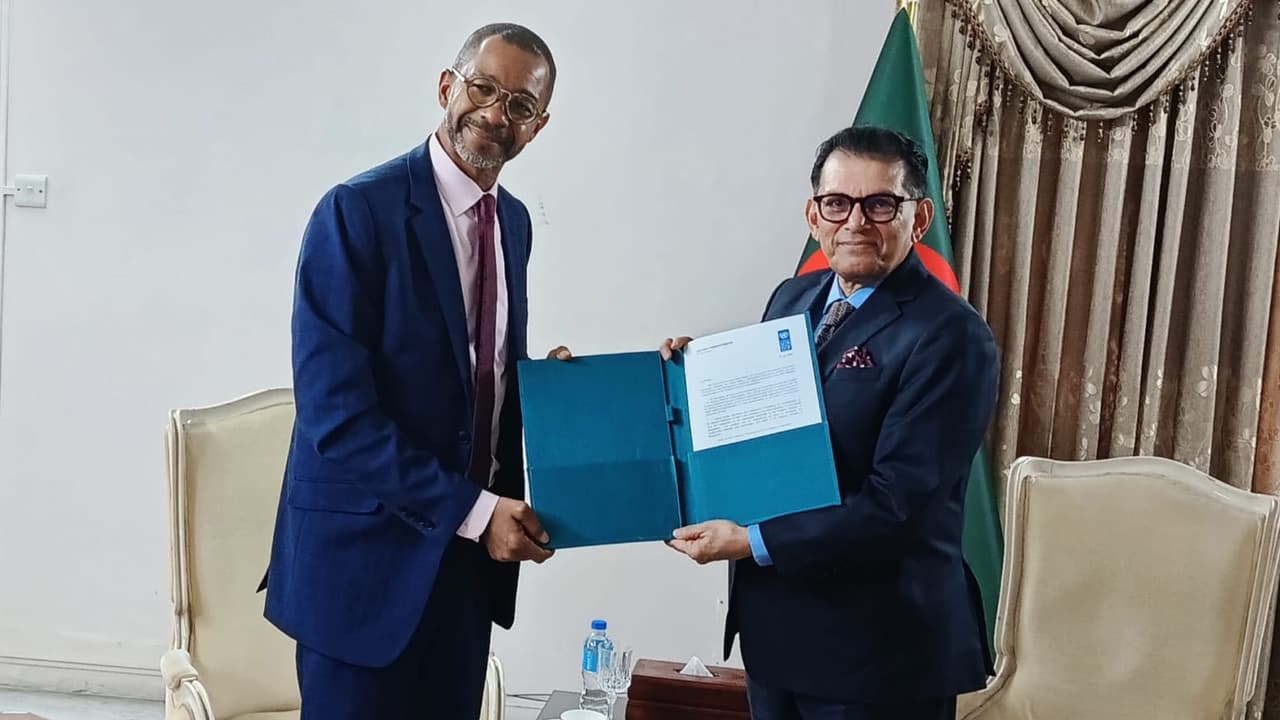 পররাষ্ট্রমন্ত্রীর কাছে ইউএনডিপির নতুন আবাসিক প্রতিনিধির পরিচয়পত্র পেশ