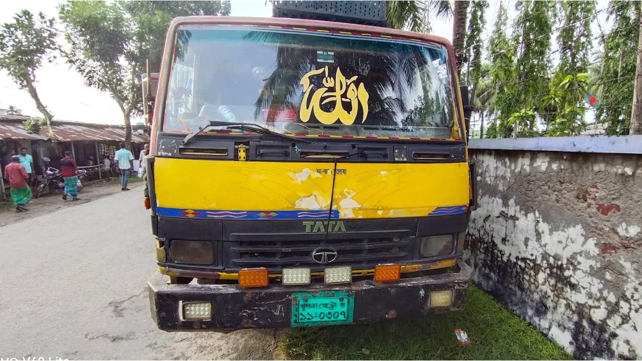 সাতক্ষীরার কালিগঞ্জে ট্রাকচাপায় চার বছরের শিশুর মৃত্যু, চালক আটক