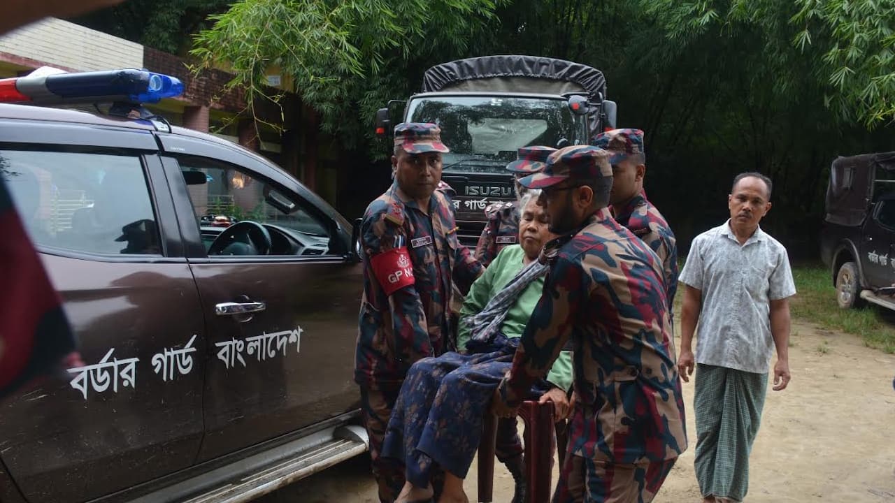 রোয়াংছড়িতে বন্যাদুর্গতদের জন্য বিজিবির মেডিকেল ক্যাম্প, সেবা পেল ৩১২ জন