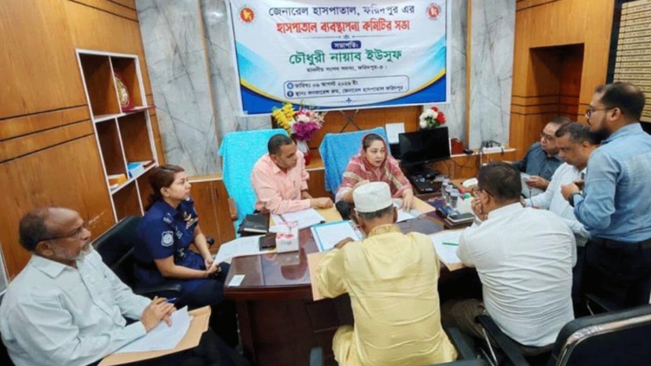হাসপাতালের পরিবেশ দেখে ক্ষুব্ধ এমপি, বর্জ্য অপসারণে কড়া নির্দেশ