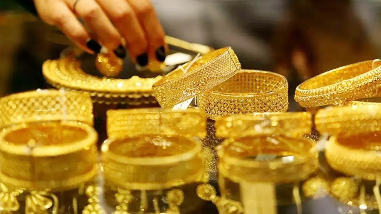দেশের বাজারে স্বর্ণের দাম বড় ধরনের পতন
