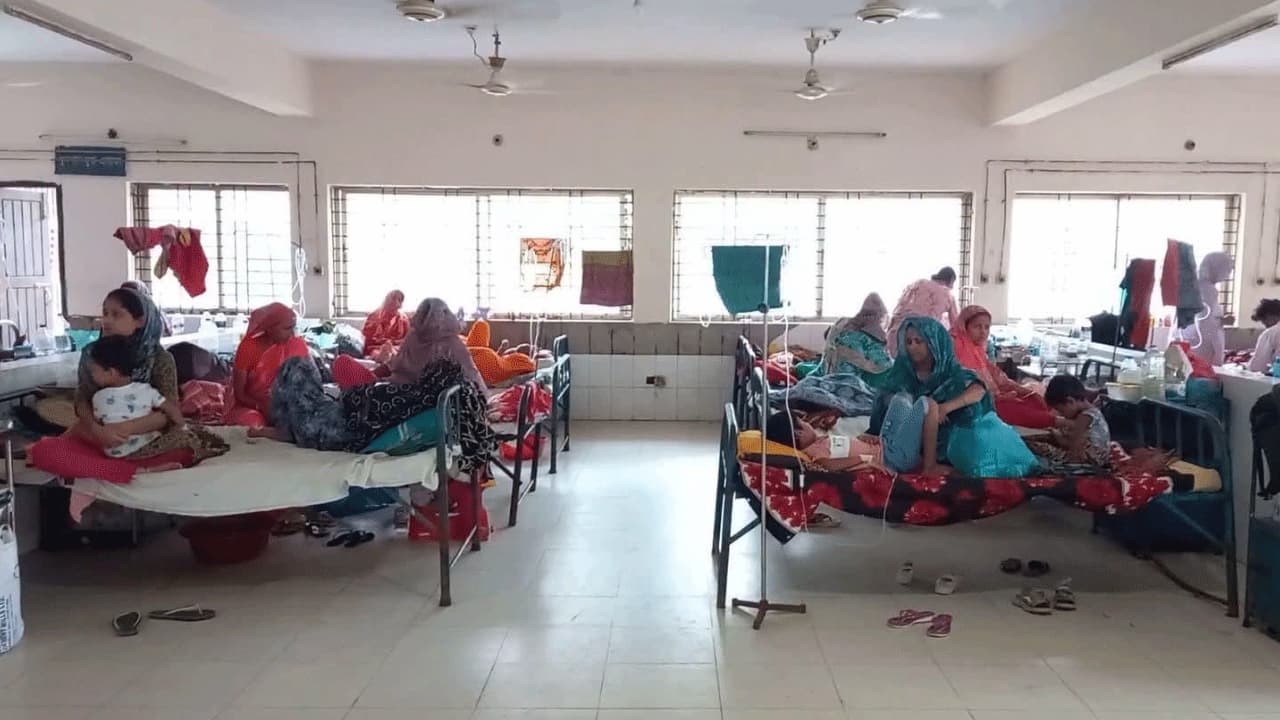 মাদারীপুরে ডায়রিয়ার প্রকোপ: ২৫ শয্যার বিপরীতে দ্বিগুণ রোগী ভর্তি