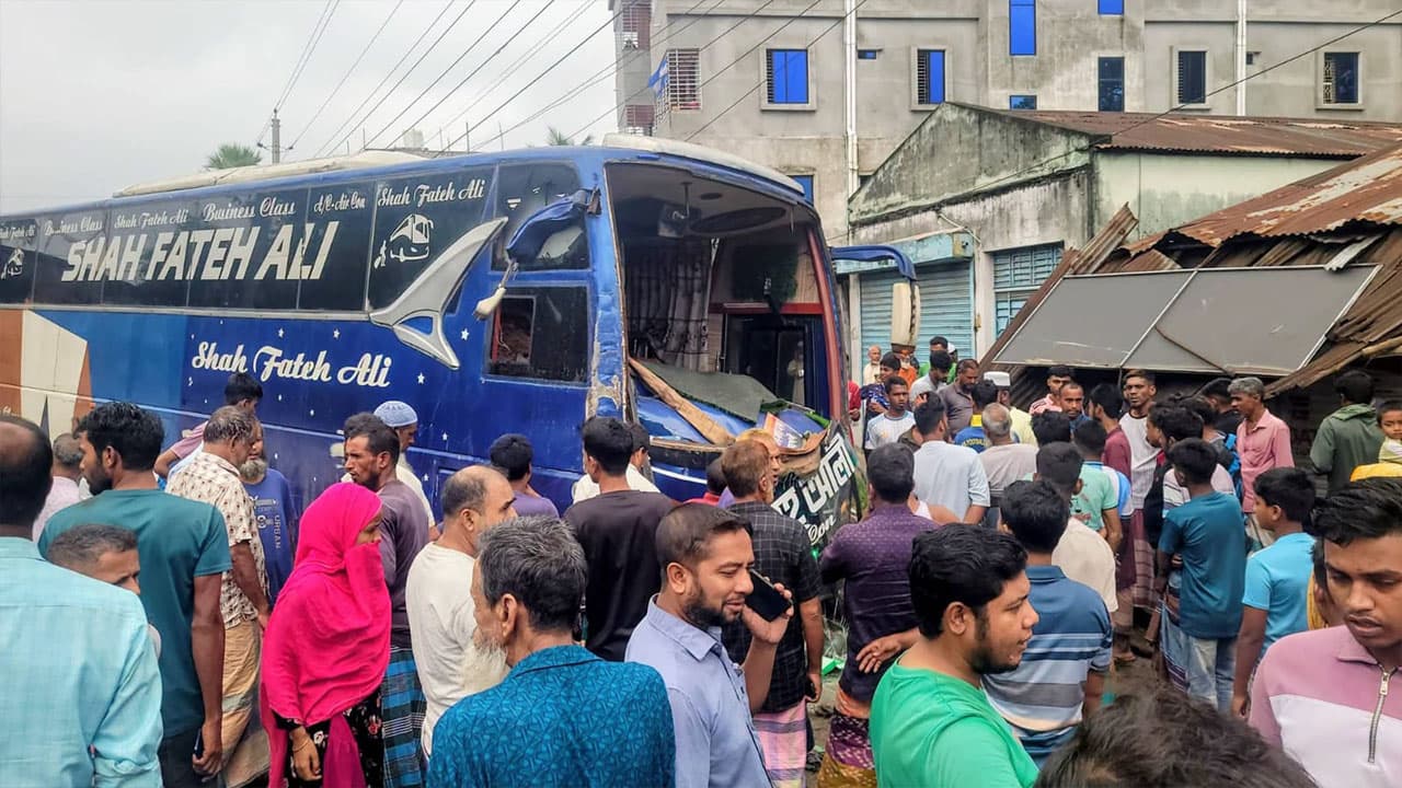 বগুড়ায় বাসচাপায় ৭ মৃত্যু: তদন্ত কমিটি গঠন ও আর্থিক সহায়তার ঘোষণা
