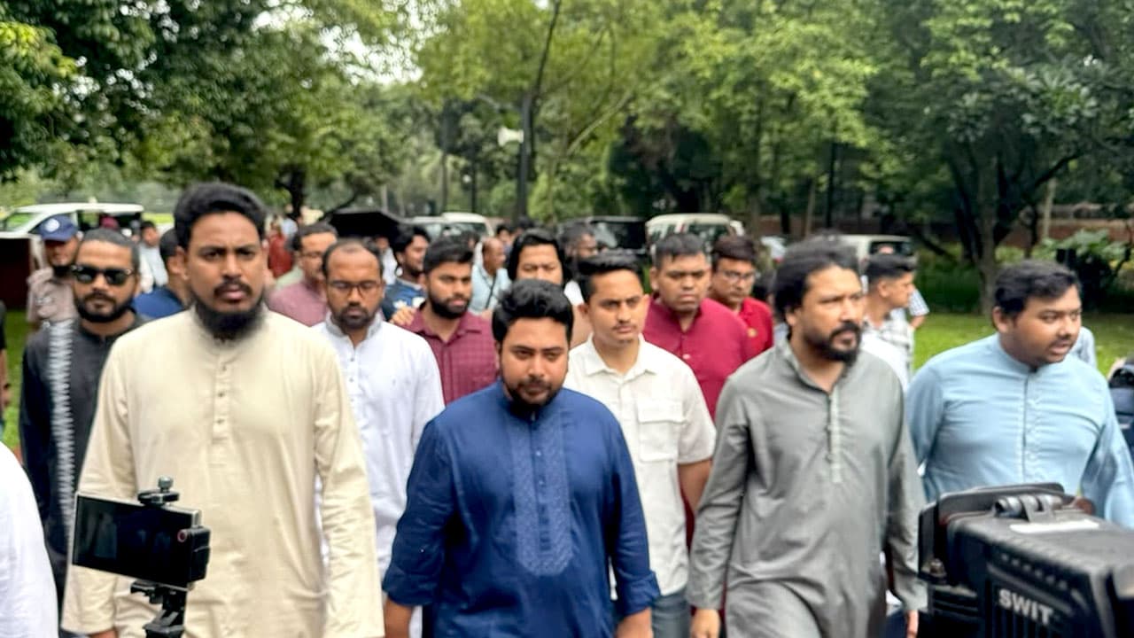 জুলাই গণঅভ্যুত্থান স্মৃতি জাদুঘর পরিদর্শনে এনসিপি নেতৃবৃন্দ