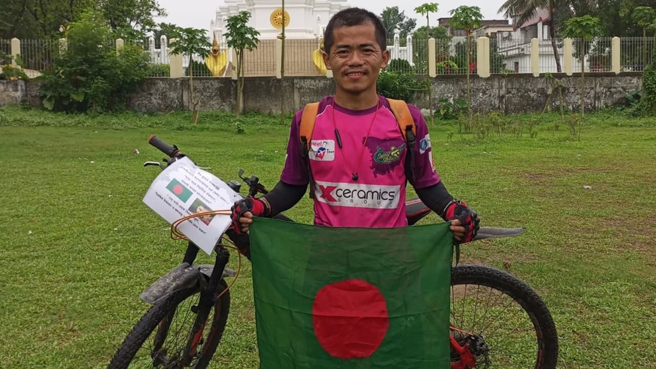 এবার কক্সবাজার থেকে বাইসাইকেল চালিয়ে নেপাল যাচ্ছেন বীর কুমার